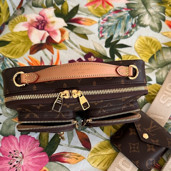 Louis Vuitton Brown Monogram Canvas Multi-Pocket Crossbody with Beige Strap - Picture 7 of 9